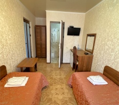 Двухкомнатный семейный четырехместный с балконом (не видовой) и двумя сан узлами (4 этаж) в Атриум