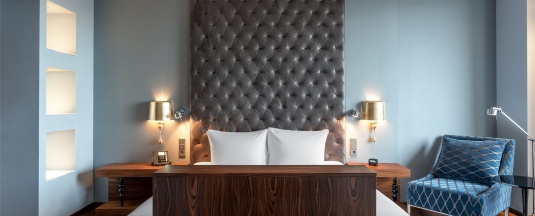 ЛЮКС С ОДНОЙ СПАЛЬНЕЙ И БОЛЬШОЙ КРОВАТЬЮ (KING SIZE) в Hilton Saint Petersburg ExpoForum