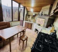 Шестиместные апартаменты с балконом в Гостевой дом