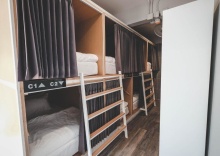 Кровать в общем номере в Stay Thapae Hostel