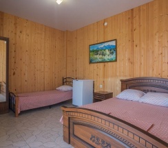 Трёхместный номер Superior с балконом в Mari