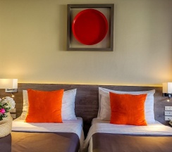 Двухместный семейный номер Deluxe с видом на горы в Sino House Phuket Hotel