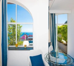 Двухместный номер With hot tube Executive Seaview (двуспальная кровать) в Positano Art Hotel Pasitea