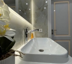 Коттедж с 3 комнатами с красивым видом из окна в Дом у реки