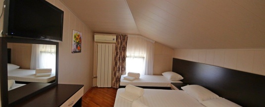 Трёхместный номер Standard с видом на внутренний двор в Старый дворик