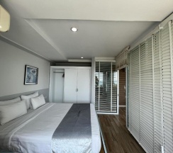 Семейный люкс с видом на море в The Beach Front Resort Pattaya  - SHA Plus