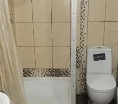 Кровать в 8-местном стандартном общем мужском номере (удобства на этаже) в Вежливый лось