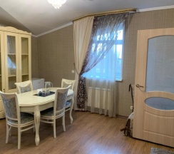 1. Люкс с видом на город в Три богатыря