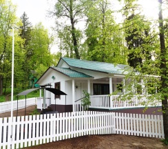 Коттедж - DeLuxe 6 мест с видом на озеро в Покровское