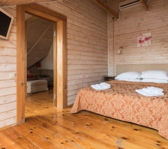 Двухместный люкс Мансарда с 2 комнатами двуспальная кровать в Стромынка