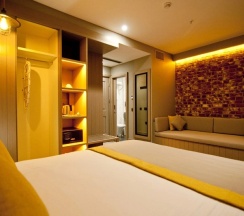 Четырёхместный люкс семейный (пристройка) в Seraglio Hotel & Suites