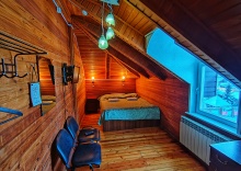 Двухместный номер с двуспальной кроватью с видом на горы в Заимка Камза