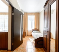 Пятиместный номер Standard с балконом в Мираж-престиж