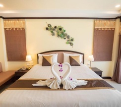 Двухместный номер Deluxe с видом на море двуспальная кровать в Baan Sailom Resort