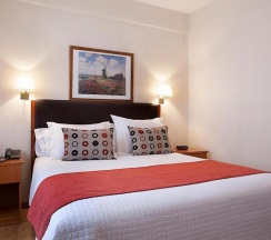 Трёхместный люкс в Waldorf Hotel