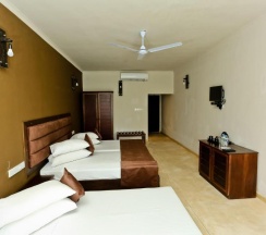 Двухместный номер Deluxe с балконом двуспальная кровать в Golden Star Beach Hotel
