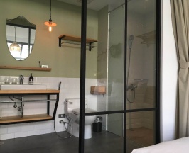 Двухместный номер Deluxe двуспальная кровать в Laile Hostel