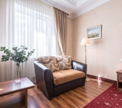 Двухместный семейный полулюкс с видом на город двуспальная кровать в Театр