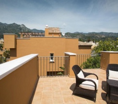 Вилла с 5 комнатами с видом на море в Villas Av Los Altos De Marbella