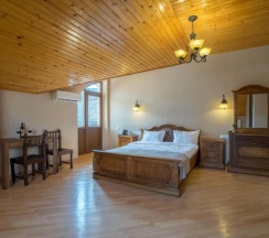 Двухместный номер Standard с видом на город двуспальная кровать в Imperial House Hotel