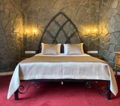 Комната в замке с одной кроватью и ванной в Валерия