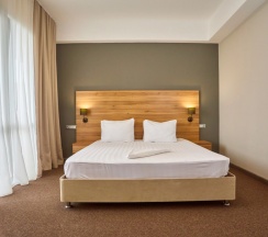 Двухместный номер Superior с балконом и с видом на море двуспальная кровать в Prehotel