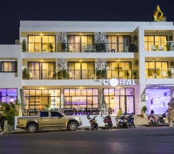Двухместный номер Deluxe с видом на море двуспальная кровать в Coral Inn