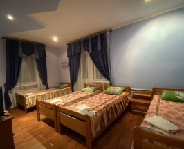 Четырёхместный номер Standard с балконом в Эдем