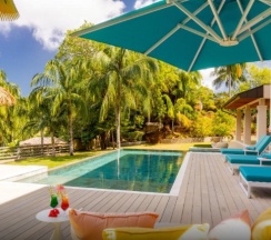 Вилла с бассейном с 4 комнатами в Valmer Resort