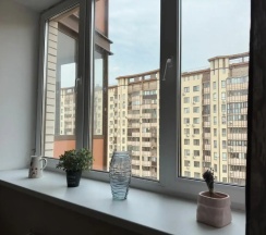 Четырёхместные апартаменты с видом на город в Апартаменты Истоман 2+2 в спальном микрорайоне