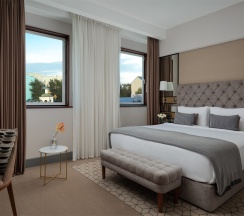 KING DELUXE CITY VIEW ROOM в Chekhoff Hotel Moscow Curio Collection by Hilton