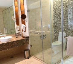 Двухместный полулюкс двуспальная кровать в Отель Hyatt Regency Bangkok Suvarnabhumi Airport
