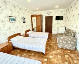 Четырёхместный номер Standard с видом на горы в Апельсин