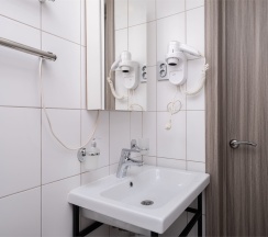 Двух уровневые апартаменты с антресолью в Берисон