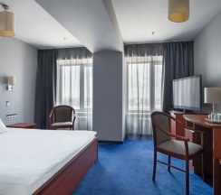 Стандарт двухместный с одной большой кроватью в Marins Park Hotel Новосибирск