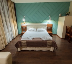 Стандарт двухместный (с одной двуспальной кроватью) в Уют-парк