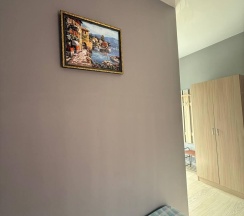 Комната стандарт с 2 односпальными и 1 двуспальной кроватью №1 в Алешкина мечта