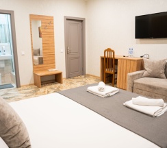 Делюкс в Акрополь