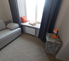 Улучшенная гостевая комната с гостиной вид во двор в На Невском