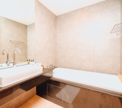 Двухместный полулюкс Seaside Wing двуспальная кровать в Kacha Resort and Spa Koh Chang