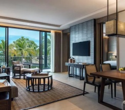 Двухместный люкс c 1 комнатой с видом на бассейн двуспальная кровать в Phuket Marriott Resort And Spa, Nai Yang Beach