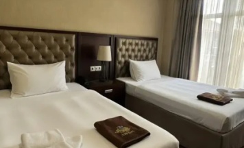 Двухместный номер Улучшенный с балконом (2 отдельные кровати) в Hotel&Suite AinLan