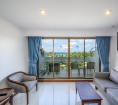 Двухместный номер Deluxe с видом на бассейн двуспальная кровать в Andaman Beach Suites Hotel