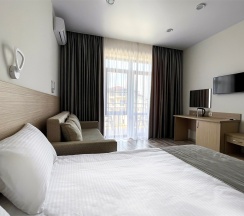 Корпус Андорра Стандарт с Раскладным Двуспальным Диваном в Family Pride Inn Прайд
