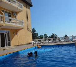 Семейный  с балконом  видом на море и бассейн в Aqualife