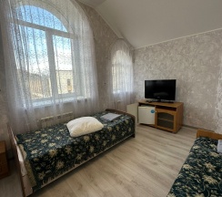 Стандартный трехместный номер в Николаевский