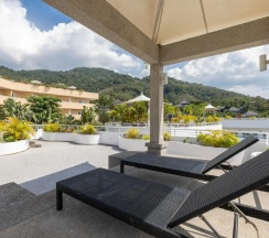 Люкс New с джакузи на крыше с 3 комнатами в Phunawa Resort