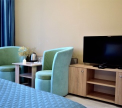 №10. Семейный номер с двуспальной кроватью и видом на Байкал в Прибой