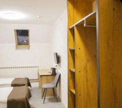 Номер стандарт с 2 односпальными кроватями (мансарда) в Альпина