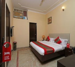 Двухместный номер Standard двуспальная кровать в OYO 10583 Hotel Amigo